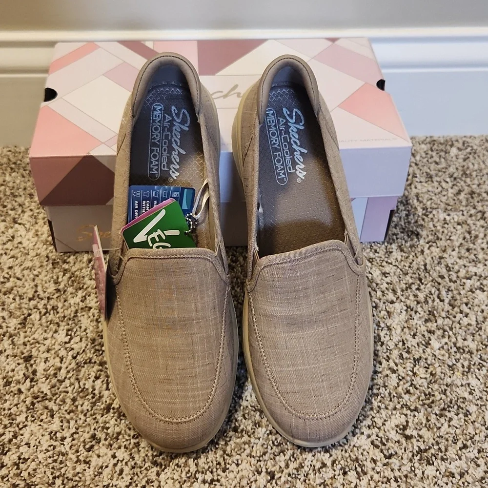 Skechers Women's Tan Slip-On Shoes NWT / NIB - Picture 8 of 8